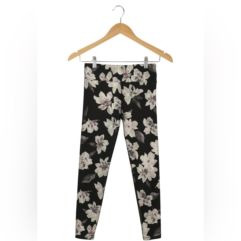 Zobha size small women’s navy floral leggings. Excellent condition.